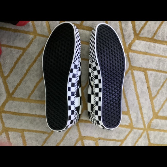 Vans Slip Ons ~ Black & White ~ Mens Size 11 ~ Brand New - Picture 2 of 7